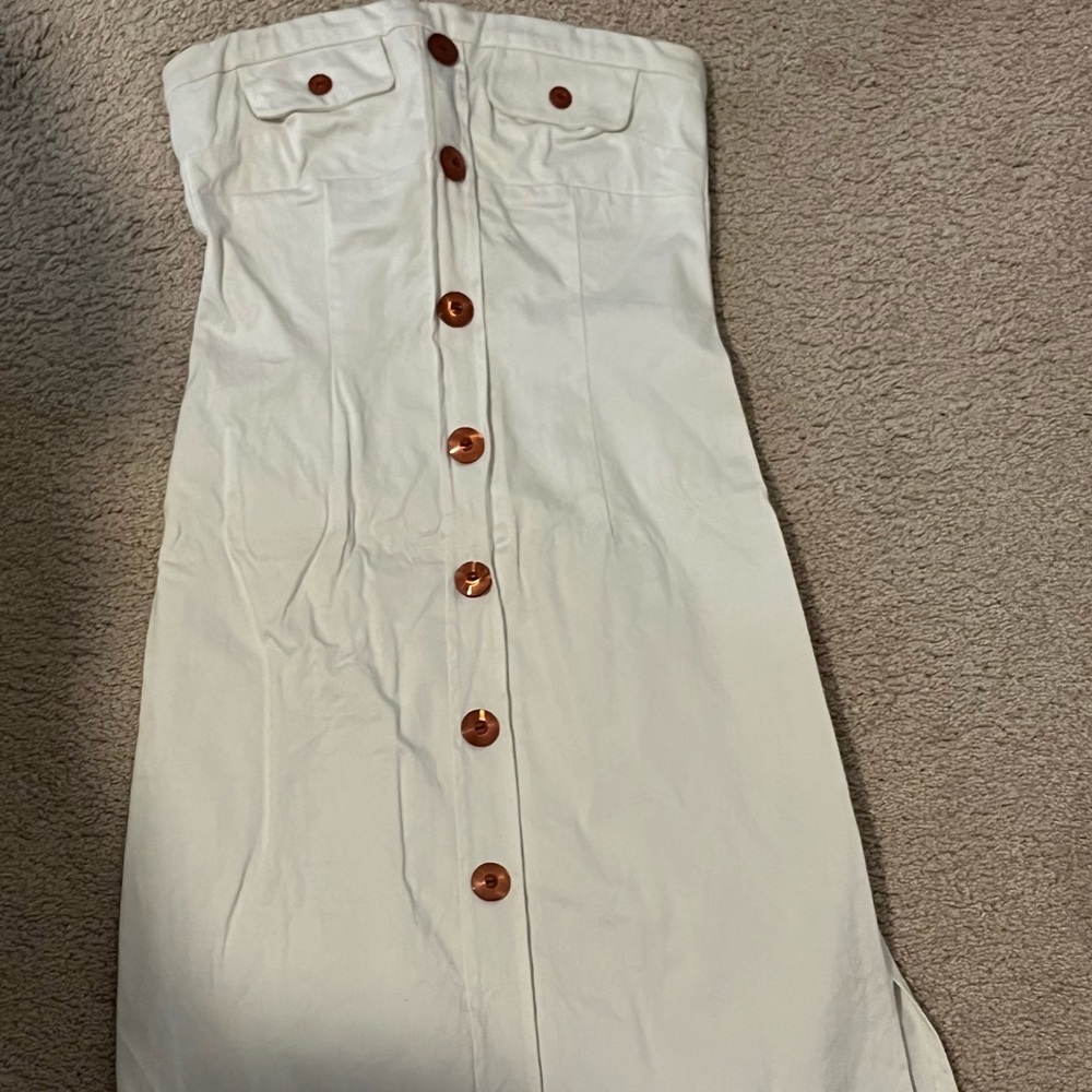 Strapless white dress with chic button details